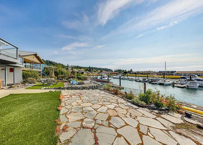 Waterfront Home W/ Dock, Hot Tub, Fire Pit