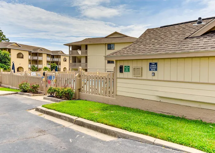 5 Mi To Cherry Grove Beach: Dog-Friendly Condo!
