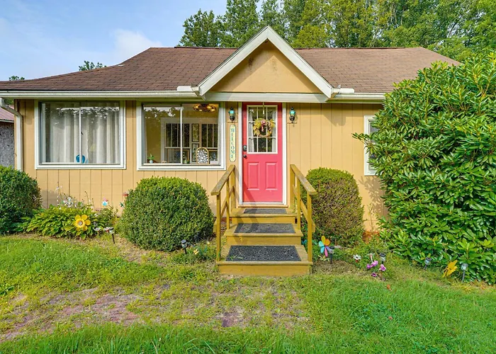 2 Mi To Hiking Trails: Cozy Fayetteville Cottage!