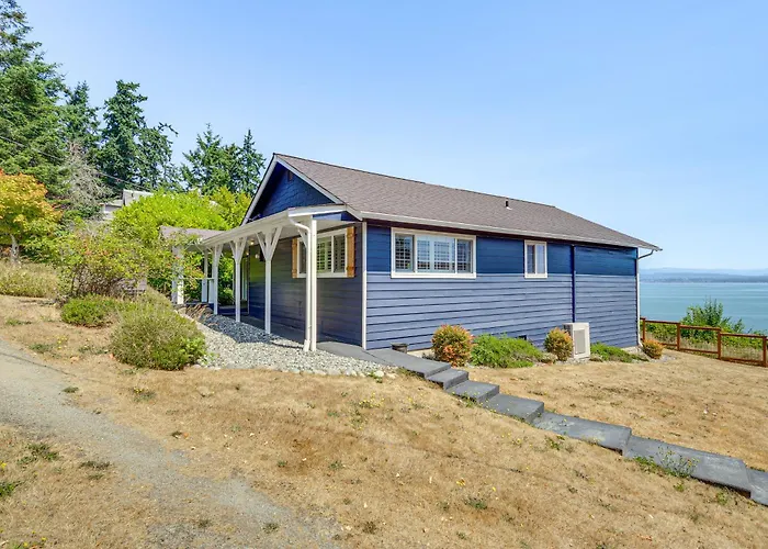 Mtn-View Camano Island Retreat Overlooking Beach