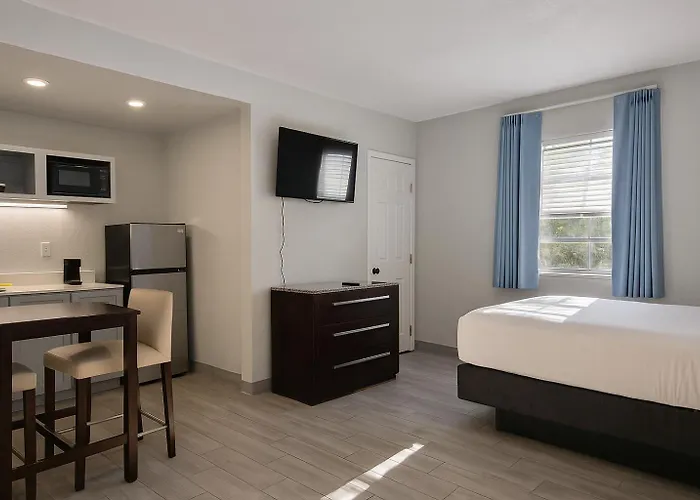 Coral Motel - Across From Public Beach Access