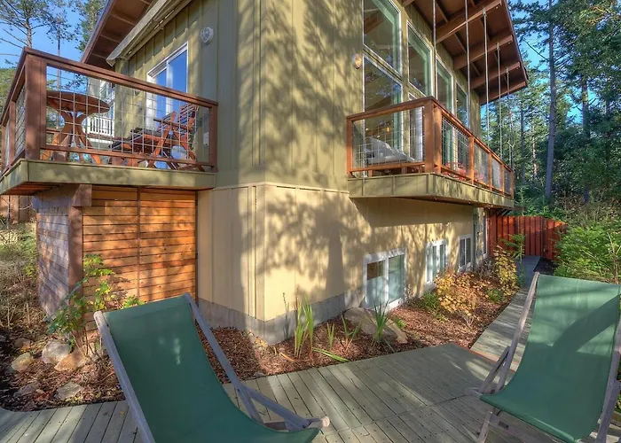 Bright, Contemporary, Walk To Town, Cafes & Beach