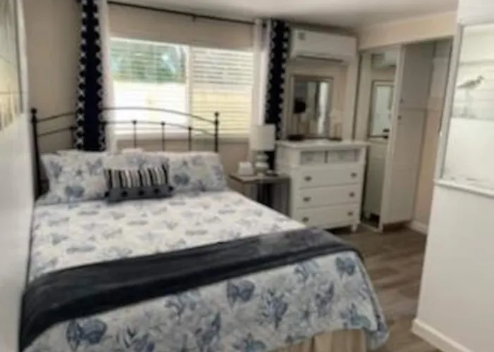 Waterfront Mermaids Retreat Charms! Pool & Bay
