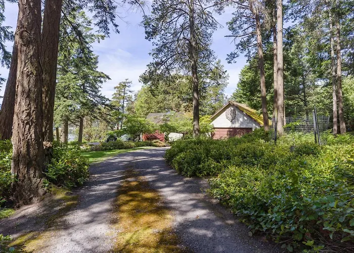 Luxe Beachfront, Hot Tub, Kayaking, Walk To Town