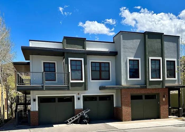 Riverfront Condo With Balcony, King Bed Str#267