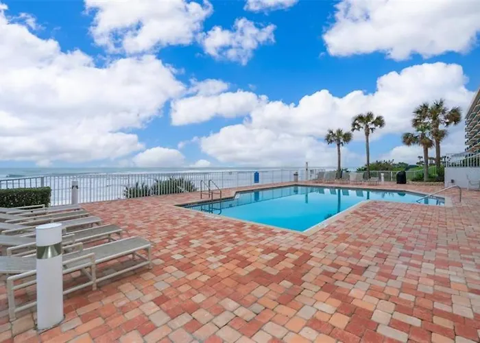 Serene 2Br Oceanfront Condo With Balcony, Florida