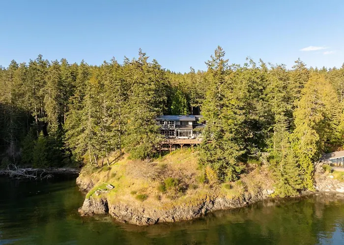 Waterfront Privacy, Hot Tub, Gated Estate