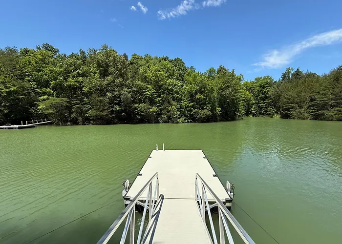Enjoy The "Calm On The Water" In A Relaxing Luxurious Pool Cabin On The Lake!