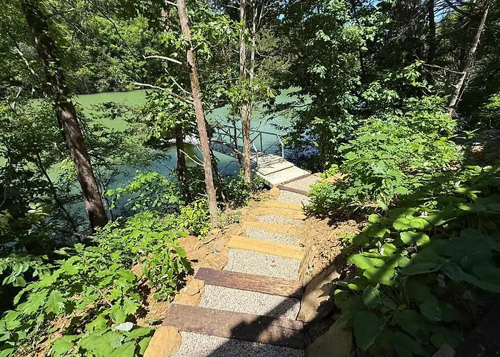 Enjoy The "Calm On The Water" In A Relaxing Luxurious Pool Cabin On The Lake!