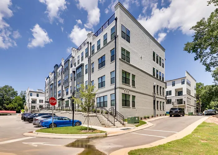 Modern Downtown Apt W/ Balcony In Wake Forest!