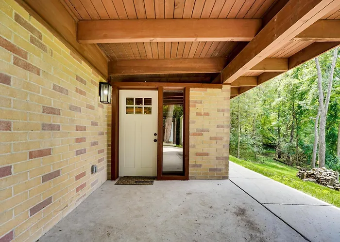 Fire Pits & Grill: Lakefront Jackson Home