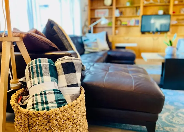 Modern Gorge Lodge
