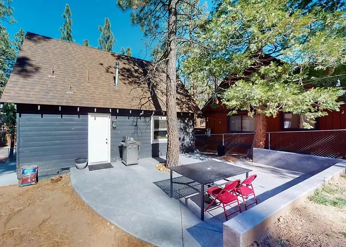 The Summit At Sherwood ~ Dog-Friendly Cabin With Fenced Yard, Patio, Grill, & Furnished Deck