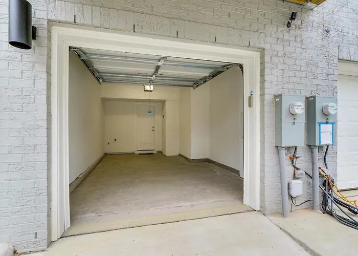 Modern Downtown Apt W/ Balcony In Wake Forest!