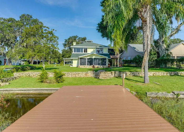 Lake Dora Escape: Canal Access & Seaplane Sights!