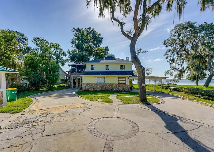 Lake Dora Escape: Canal Access & Seaplane Sights!