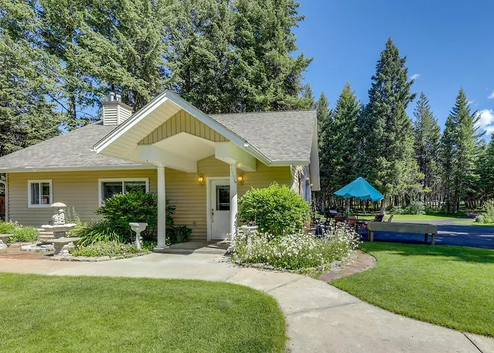 'Crystal Lake Retreat' Studio W/ Outdoor Space!