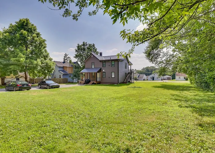3 Mi To Downtown Youngstown: Updated Apartment