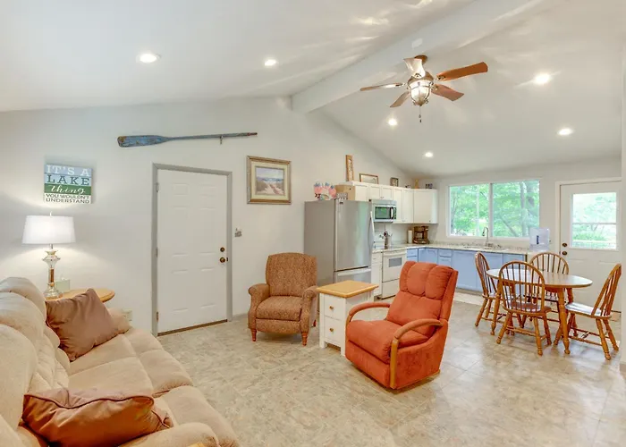 Ludington Cottage W/ Lake Views & Boat Parking