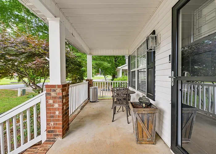 < 1 Mi To River & Downtown Belmont: Cozy Cottage