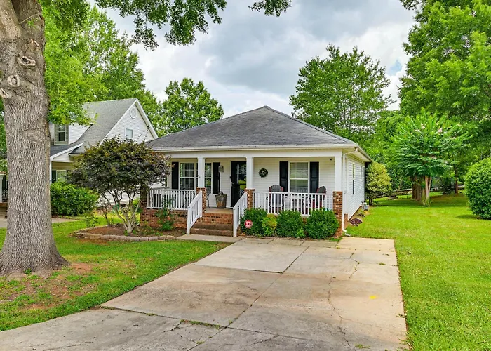 < 1 Mi To River & Downtown Belmont: Cozy Cottage