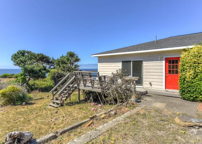 Lucky Ewe - Ocean View Retreat