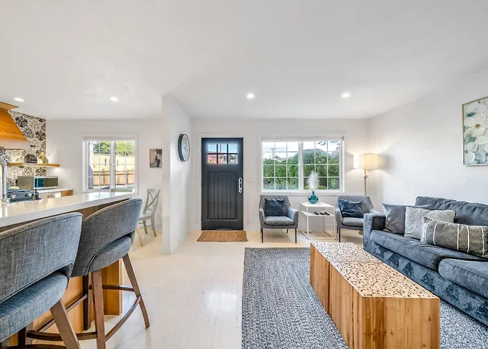Your Dream Seaside Vacation Charming 2 Bdr Home