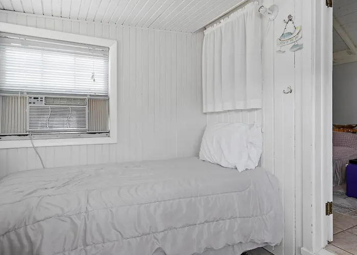 Cozy Gem - Atlantic Ocean