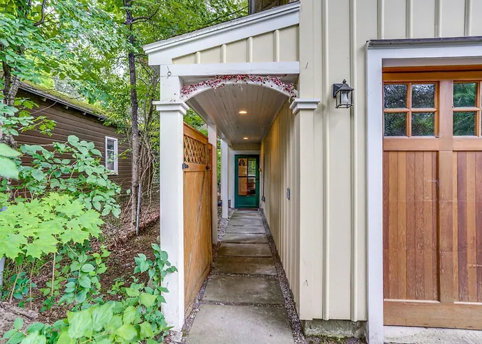 Steps To Downtown Stockbridge: Home W/ Patio!