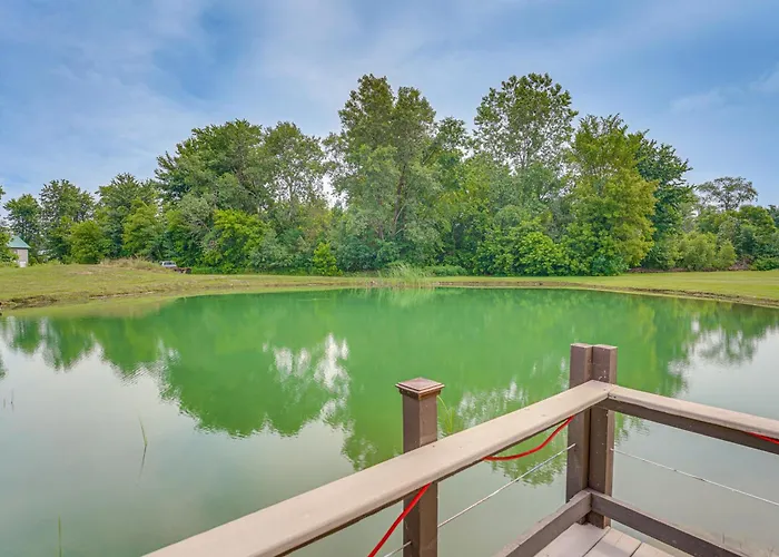 1 Block To Lake Huron: Pet-Friendly Apt W/ Kayaks