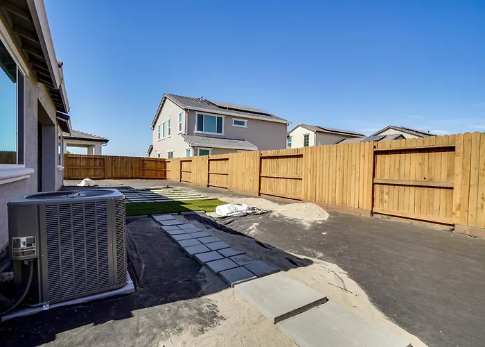 4 Mi To San Joaquin River: Manteca Home W/ Patio!