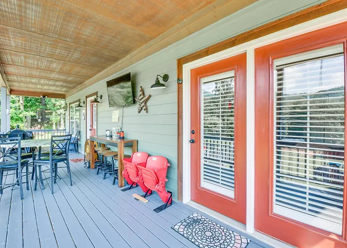 Hiawassee Cabin Near Lake Chatuge + At Trailheads