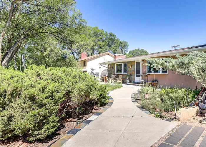 Walk To Main St: Carbondale Apt W/ Shared Patio