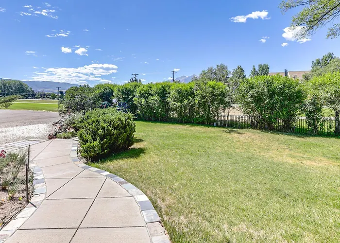 Walk To Main St: Carbondale Apt W/ Shared Patio
