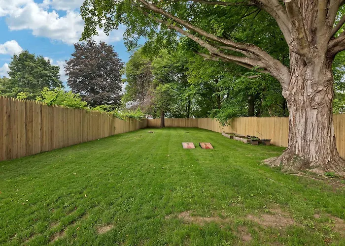 Charming Family Saratoga Home Walk To Track & Downtown