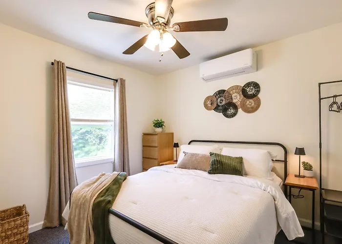 4 Mi To Beach & Lake: Spacious Home In Chestertown