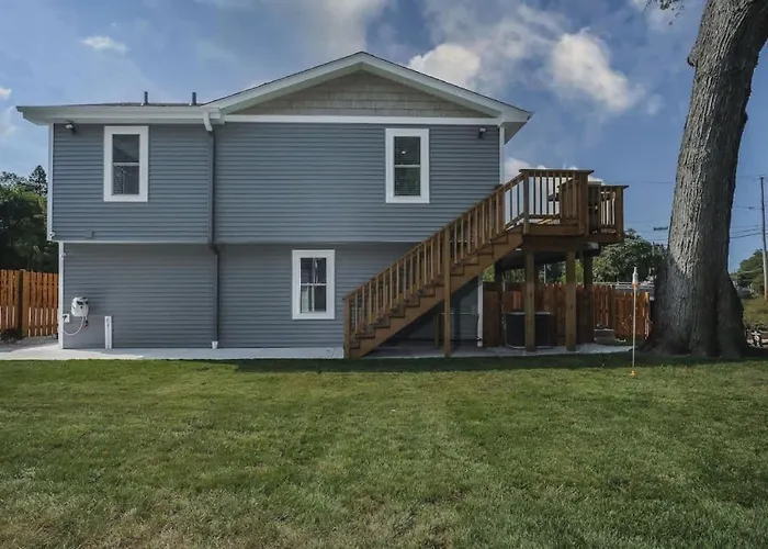 Harbor Clubhouse Modern Waterfront With Hot Tub And Pet Friendly