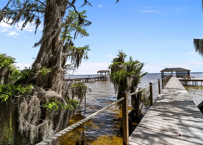 Spacious Lakefront Home With A Private Pier Located On The Tranquil Lake Waccamaw Lake Escape