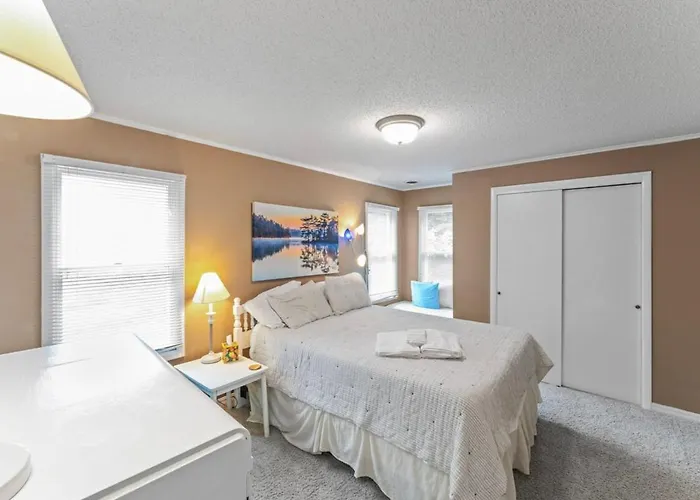 5 Bedroom Lakefront Home With Swim Dock Bunk Room High Speed Wifi
