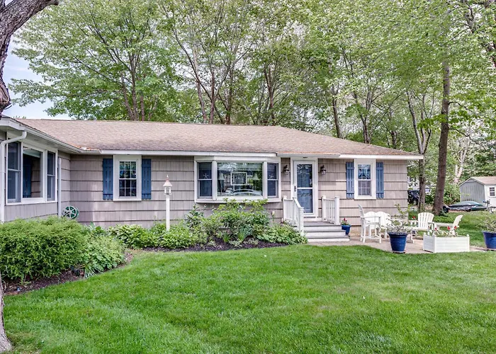 Walk To Goose Rocks Beach: Quiet Townhome W/ Patio