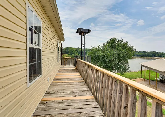 Tennessee River Retreat: Multi-Level Deck & Views