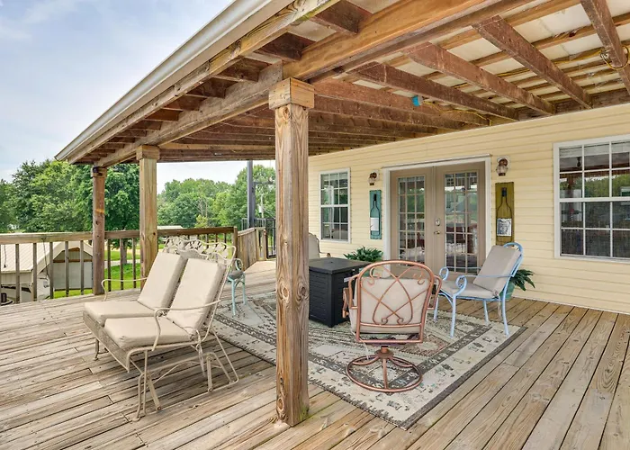 Tennessee River Retreat: Multi-Level Deck & Views