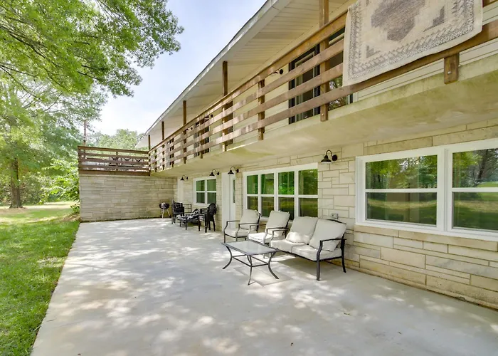 7 Mi To Tennessee River: Home W/ Patio In Florence