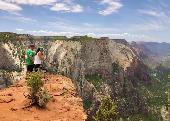 Stargazing From Airstream Landing In East Zion