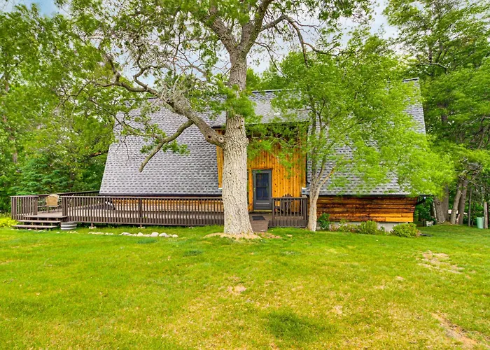 Canal Across Street: Family Cabin In Breezy Point!