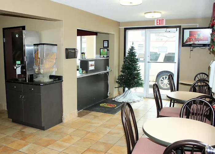 Super 8 By Wyndham Grand Forks