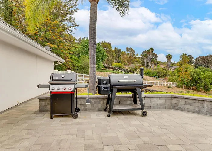2 Mi To Lake Poway: Mtn-View Escape W/ Patio!