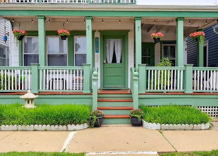 Walk To Ocean Grove Beach: Seaside Haven!