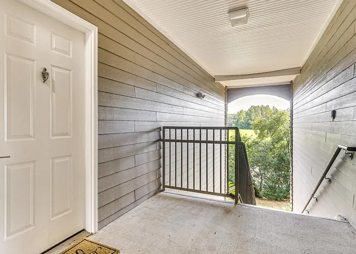 3 Mi To Owa: Modern Condo W/ Resort Pool!