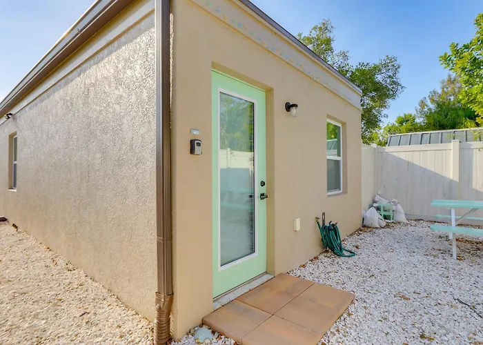 6 Mi To Dtwn: Sarasota Apt W/ Patio & Fire Pit